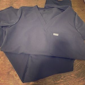 Figs scrubs XS top and bottoms